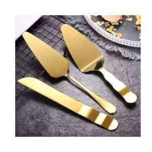 Ensemble de spatules à gâteau en acier inoxydable au design artistique avec poignée décorative pour des tables de desserts élégantes - Product Image 1
