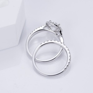Anillo de Diamantes Minimalista de Plata de Ley 925 en Oferta, para Uso Diario y Joyería Apilable, Disponible para Exportación - Product Image 4