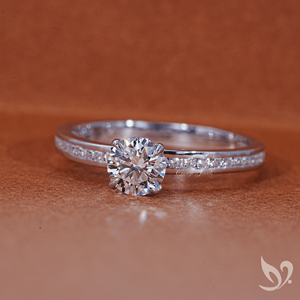 Anillo minimalista de oro blanco de 10k con banda pavé delicada y diamante cultivado en laboratorio de 0.5 quilates con corte redondo, certificado por IGI. - Product Image 3