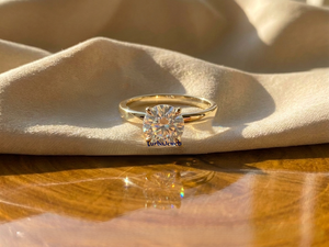 Anillo de Compromiso Solitario con Diamante Cultivado en Laboratorio de 1 Quilate, Corte Clásico, Certificado por IGI, Oro Amarillo/Blanco Sólido de 14K, Claridad VVS1-VVS2, de Lujo - Product Image 5