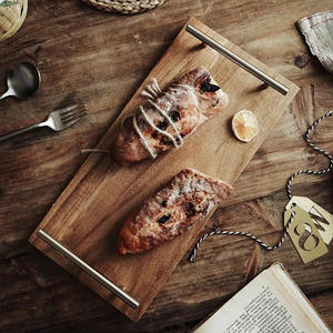 Nouvelle arrivée Plateau de service en bois d'acacia fait à la main avec poignées en métal-Plateau plat décoratif polyvalent pour la maison et l'extérieur - Product Image 6