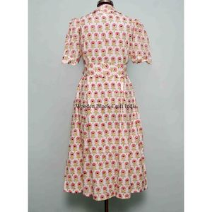 ชุดเดรสลำลองสไตล์อินเดีย แบรนด์ Kangura คอวี ผ้าถัก ลายดอกไม้ ตกแต่งกระดุม ซักได้ เป็นมิตรต่อสิ่งแวดล้อม สำหรับผู้หญิง ความยาวปานกลาง 100% - Product Image 6