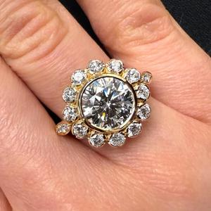 Anillo de Compromiso Solitario con Diamante y Moissanita de Corte Redondo de 4.10 Quilates, Chapado en Oro de 18K, Joyería para Fiestas, Superventas - Product Image 2