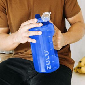 Bottiglia d'Acqua Sportiva Riutilizzabile Grande da Mezzo Gallone in Plastica con Cannuccia, Indicatore del Tempo, Coperchio Antigoccia e Manico per Idratazione Tutto il Giorno - Product Image 3