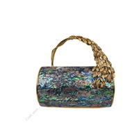 Pochette artisanale indienne en coquille d'ormeau avec poignée en feuille d'or, chaînes et fermeture magnétique – Luxe, mode estivale, soirée, pour femme