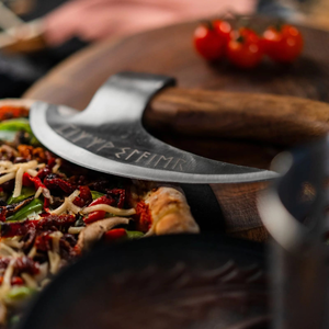Couteau à pizza Viking artisanal en acier inoxydable finition satinée, couteau Ulu gravé de runes personnalisées, vente en gros - Product Image 2