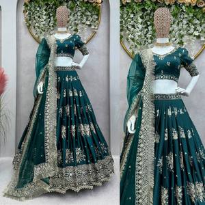 Lehenga Choli Dupatta Prêt-à-porter de Haute Qualité en Soie Tapeta Brodé de Paillettes, Réversible, par un Designer Indien – Meilleure Vente pour les Fêtes - Product Image 3