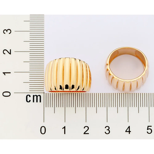 Bague Cocktail Géométrique en Laiton Plaqué Or 18K pour Femme – Bijou Tendance Moderne à Porter au Quotidien - Product Image 4