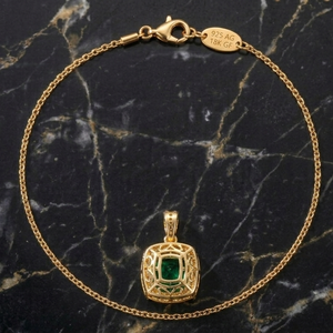 สร้อยคอพร้อมจี้รูปทรง Cushion สีเขียวไฮโดร CZ ขนาด 10 มม. เงินแท้ 925 ชุบทอง 18K สำหรับผู้หญิง - Product Image 2