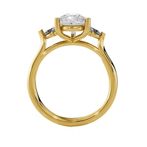 Anillo de compromiso de oro amarillo de 14 quilates con diamante de corte pera de 3 quilates y piedras laterales - Product Image 4
