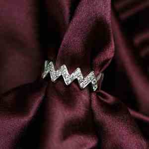 Anillo de Boda de Lujo con Patrón de Ondas, Plata de Ley 925, Piedra de Moissanita, Chapado en Oro de 14K, Elegante Banda de Plata, Joyería Fina para Mujer - Product Image 2