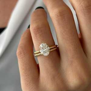 Anillo de doble banda con diamante cultivado en laboratorio de corte ovalado de 2.01 quilates, oro amarillo de 14K, regalo de boda para novia, amuleto de promesa, joyería. - Product Image 1