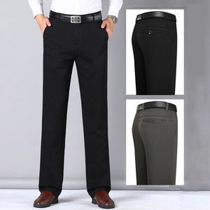 Pantalones deportivos plisados de golf para hombre en gris carbón y negro con tela elástica en cuatro direcciones que absorbe el sudor. - Product Image 1