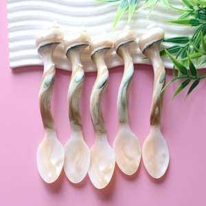 Cucharas de nácar con mango de diseño decorativo, recién llegadas, hechas a mano, para degustación de caviar. - Product Image 3
