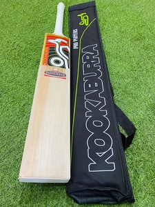 BATES DE CRÍQUET DE MADERA DE SAPO INGLÉS CON MANOJERA CORTA KOOKABURRA - Product Image 2