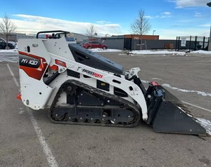 Excavatrice sur chenilles jaune d'occasion fiable de 3 tonnes avec peu d'heures de fonctionnement et cabine entièrement fermée pour l'entretien des infrastructures - Product Image 3