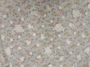 Tissu en coton blanc de qualité supérieure avec imprimé floral et appliques 3D, vente en gros directe usine |   Tissu en coton brodé doux et respirant - Product Image 5