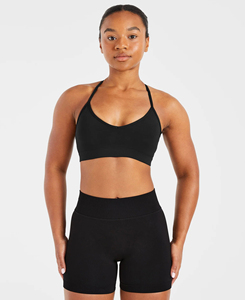 Ensemble de yoga 2 pièces sur mesure pour femme – Haut court à col rond et short taille haute – Noir uni, respirant, sans couture, en Spandex et Polyester - Product Image 1