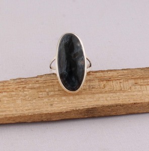 Bague en argent sterling 925 avec onyx noir naturel serti clos, cinq pierres précieuses violettes authentiques pour femme, idéale pour un mariage en février - Product Image 2