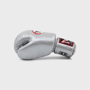 Guantes de Boxeo de Piel de Primera Calidad Color Plata con Cierre de Velcro y Logotipo Personalizado, Correas Ajustables, Ideales para Muay Thai - Product Image 6