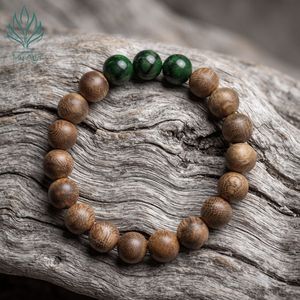 Pulsera de Agarwood de Vietnam de Grado Superior para Uso Diario AL-SG.02.10.004 con 16 Cuentas de Agarwood Natural y 3 Cuentas de Coral Verde - Product Image 2