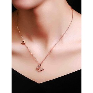 Collar con colgante de mariposa de oro rosa para mujeres y niñas, regalo de joyería artesanal moderna de acero inoxidable - Product Image 5