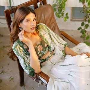 Ensemble jupe en mousseline de soie verte Vriska avec veste taille XS - Product Image 6