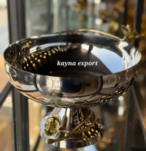 Bol en métal poli Kayna Export avec motif floral doré, fait main, décoratif et élégant, idéal pour les cadeaux de mariage - Product Image 1