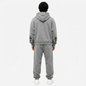 Ensemble de survêtement 2 pièces oversize pour homme, sweat à capuche et pantalon de jogging, avec applique en cuir motif étoile et croix, en polaire, personnalisable, OEM, fabricant grossiste - Product Image 3