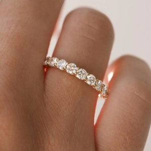 Anillo de media eternidad chapado en oro amarillo macizo de 14K con diamantes cultivados en laboratorio, delicado anillo de boda apilable, joyería nupcial minimalista. - Product Image 3