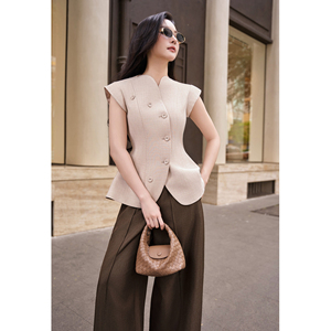 Chaleco Elegante Beige Asimétrico para Mujer, con Mangas Cortas, Estilo Oficina, Moderno, Casual de Negocios, Marca YONA - Product Image 3