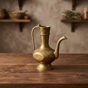 Carafe à café Dallah vintage en laiton avec poignée, pichet décoratif de style islamique, carafe à thé ou à eau orientale, ustensile de boisson en métal - Product Image 1
