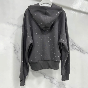 Conjunto Deportivo Premium para Mujer con Pedrería, Diseño Brillante, Tela Suave, Conjunto Completo de Jogger con Pedrería para Mujer con OEM - Product Image 2