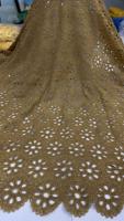 Tissu Hakoba importé de qualité supérieure, orné de broderies ajourées élégantes et de broderies au fil blanc, idéal pour les salwar kameez et les kurtis de boutique.