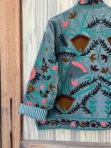 Chaqueta Suzani de terciopelo bordada a mano: Abrigo bohemio de invierno - Product Image 5