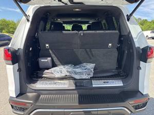 LX 600 F 2023 Usado, SUV de Lujo de Tamaño Grande (Paquete Deportivo) - Product Image 3
