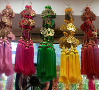 Meerkleurige handgemaakte Indiase lotus-tassel guirlandes, Indiase bruiloft decoratie, feestelijke decoratie, achtergrond hangende slingers