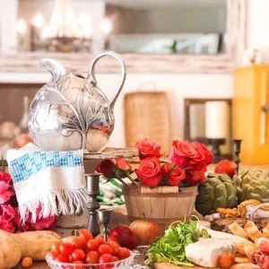 Pichets contemporains en laiton argenté, durables et parfaits pour la cuisine domestique et l'hôtellerie, fabriqués en Inde. - Product Image 4