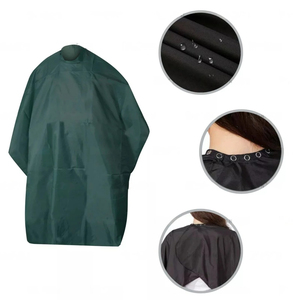 Nouvelle cape de coiffeur légère unisexe imperméable respirante en polyester avec impression de logo personnalisé - Product Image 1
