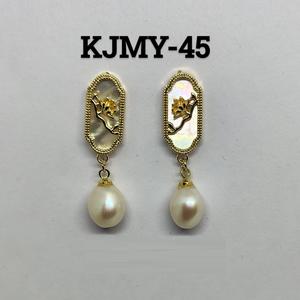 Pendientes de Perlas Hechos a Mano Más Vendidos con Baño de Oro, Joyería Atemporal para Mujeres y Niñas Disponibles a Precio de Mayoreo - Product Image 5
