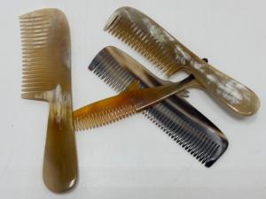 Peigne à cheveux artisanal en corne naturelle, peigne démêlant à dents larges, peigne de toilettage artisanal poli pour accessoires de soins capillaires en salon - Product Image 5