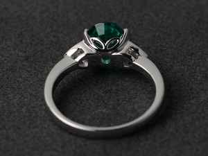 แหวนมรกตทรงรี เงินประดับพลอยสีเขียว แหวนหมั้น/แหวนครบรอบ ดีไซน์ขอบเพชร เครื่องประดับชั้นดีสำหรับผู้หญิง - Product Image 3