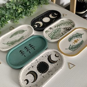 Plateaux en résine de qualité supérieure en formes ovales et rondes pour l'organisation de la maison et comme sous-verres - Product Image 5