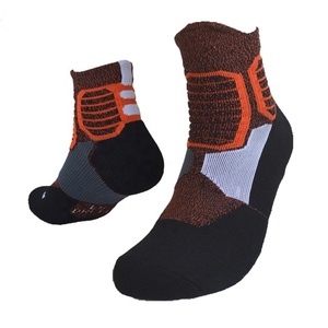 Calcetines Deportivos Transpirables Hechos a Medida, de Secado Rápido, con Spandex/Nylon/Algodón, para Verano, con Logotipo en el Puño, para Baloncesto y Gimnasio - Product Image 4
