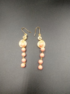 Boucles d'oreilles créoles géométriques plaquées or Amaira Jewels avec perles d'imitation pour femme, bijoux vintage, cadeau - Product Image 5