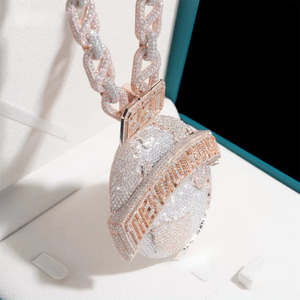 Collier Pendentif The Pool Culture Plaqué Or Rose avec Strass et Cristal, Chaîne Hiphop, Bijou Unisexe, Cadeau - Product Image 1
