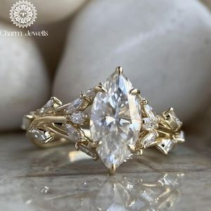 Bague de fiançailles classique vintage pour femme en argent plaqué or avec moissanite taille coussin, sertie à griffes, certifiée IGI - Charm Jewells - Product Image 1