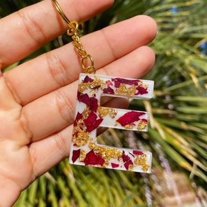 Elegante llavero de resina con acabado inspirado en gemas de lujo para el éxito comercial de accesorios de moda en boutiques. - Product Image 3
