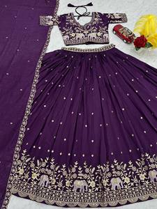 VISHNU K DESIGNS LAHENGA CHOLI DUPATTA de seda Vichitra con bordado de hilo y lentejuelas, estilo vintage, corte regular, largo hasta el suelo, color liso. - Product Image 6