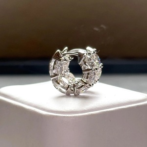 เครื่องประดับชั้นดี เงินแท้ S925 ชุบทอง 10K ต่างหูแบบห่วงประดับมอสซาไนต์ รับรองโดย IGI ดีไซน์คลาสสิกระดับไฮเอนด์ - Product Image 5